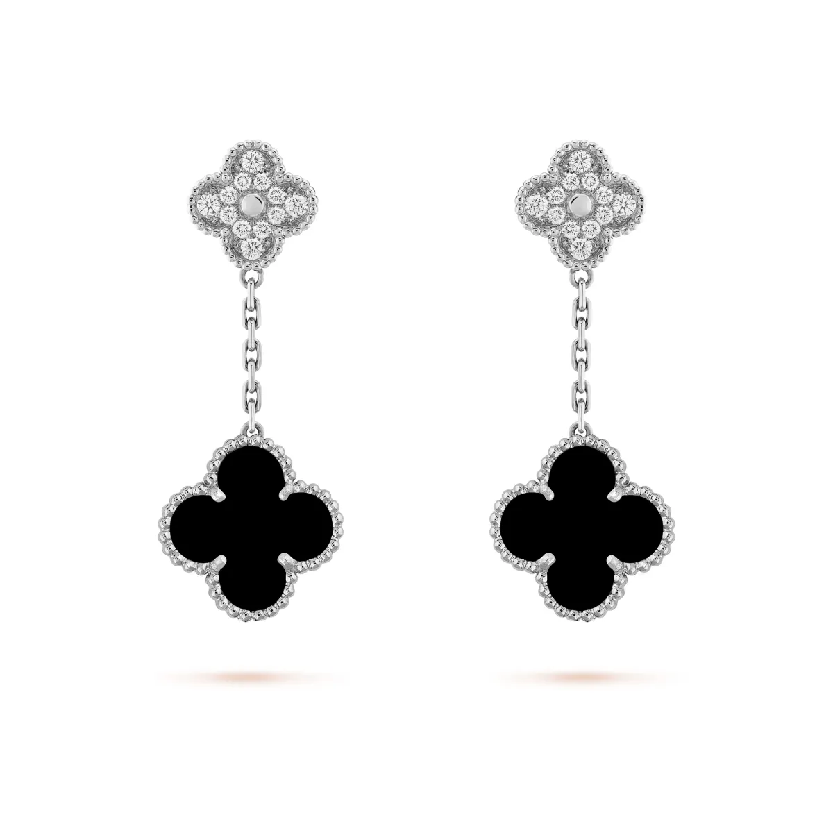 أقراط Magic Alhambra من فان كليف آند أربلز Van Cleef & Arpels