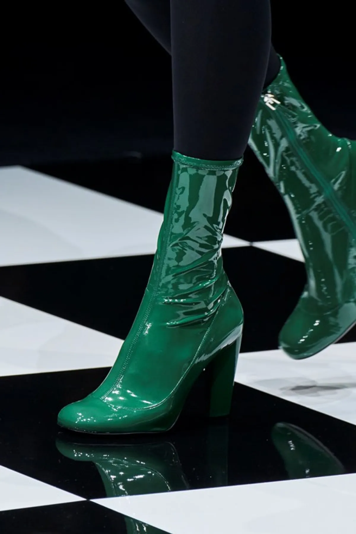 حذاء جلد باللون الأخضر من إمبوريو أرماني Emporio Armani