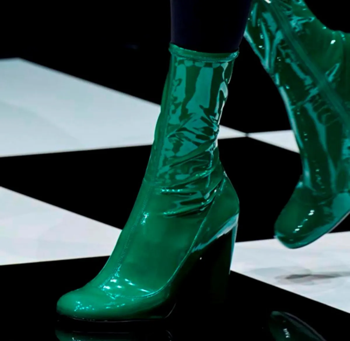 حذاء جلد باللون الأخضر من إمبوريو أرماني Emporio Armani