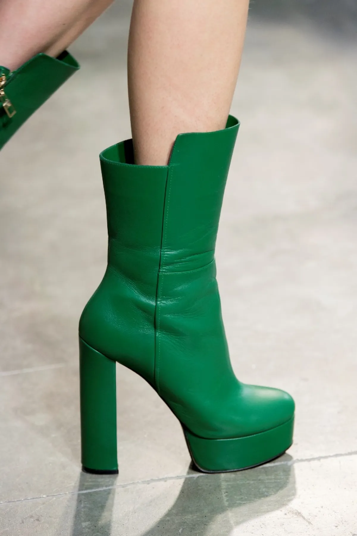 موديلات أحذية جلد باللون الأخضر من إيلي صعب Elie Saab