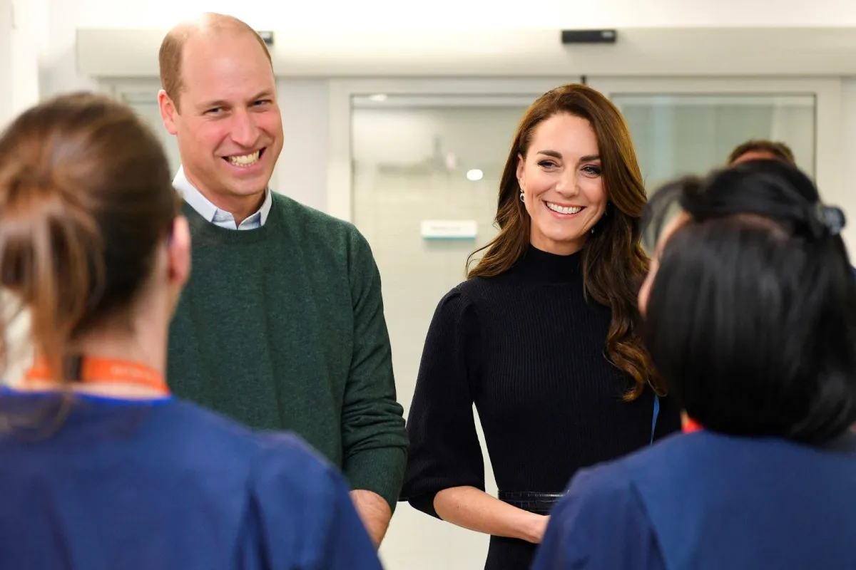 Britain's Prince William (L), Prince of Wales, and Britain's Catherine, Princess of Wales, meet with staff during a visit to the Royal Liverpool University Hospital in Liverpool on January 12, 2023. BRUCE ADAMS / POOL / AFP