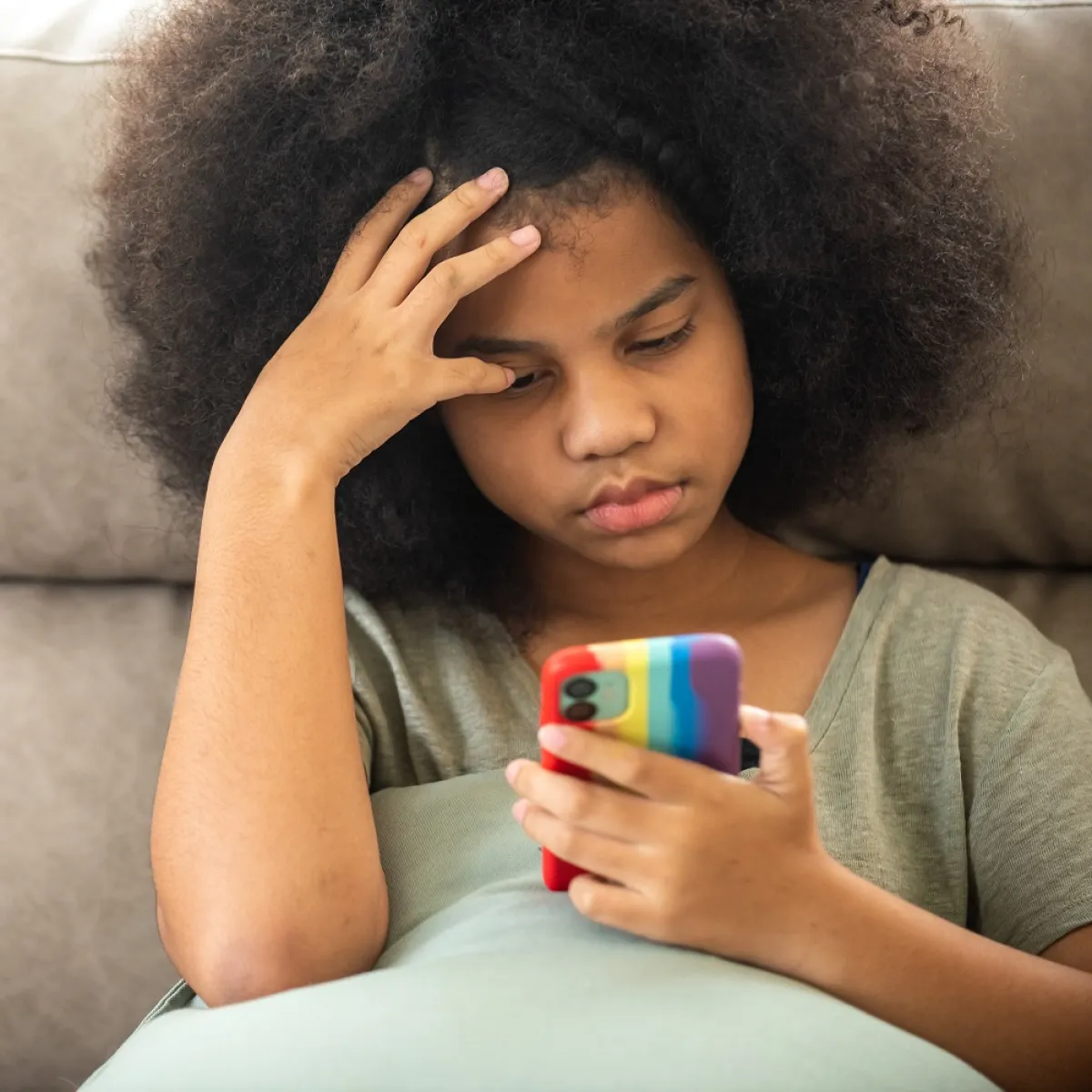 صورة تعبيرية لطفلة مريضة