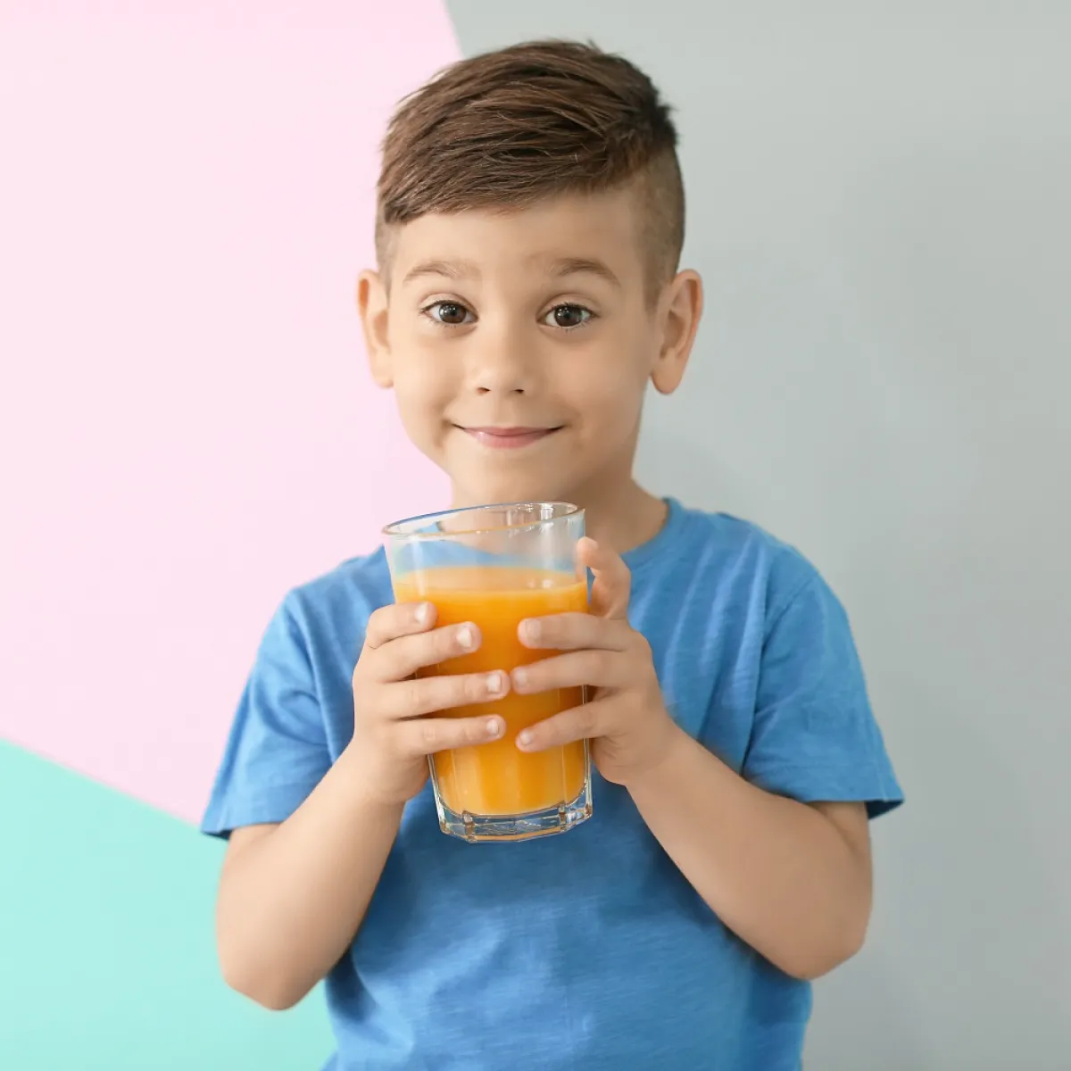 صورة لطفل وفيتامين ج