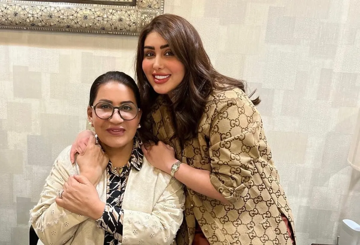 هنادي الكندري وسعاد عبد الله من كواليس مسلسل مجاريح - صورة من صفحة هنادي الكندري على انستغرام