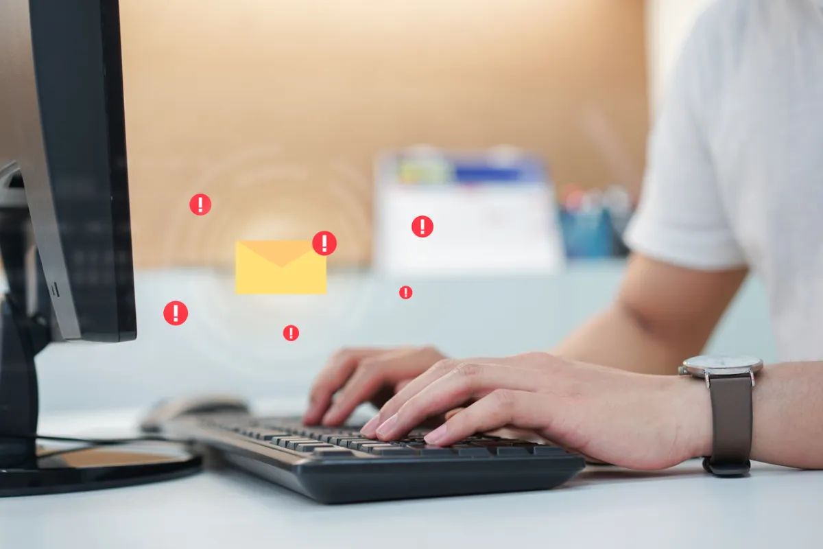 صورة تعبيرية عن رسائل التهديد الإلكترونية