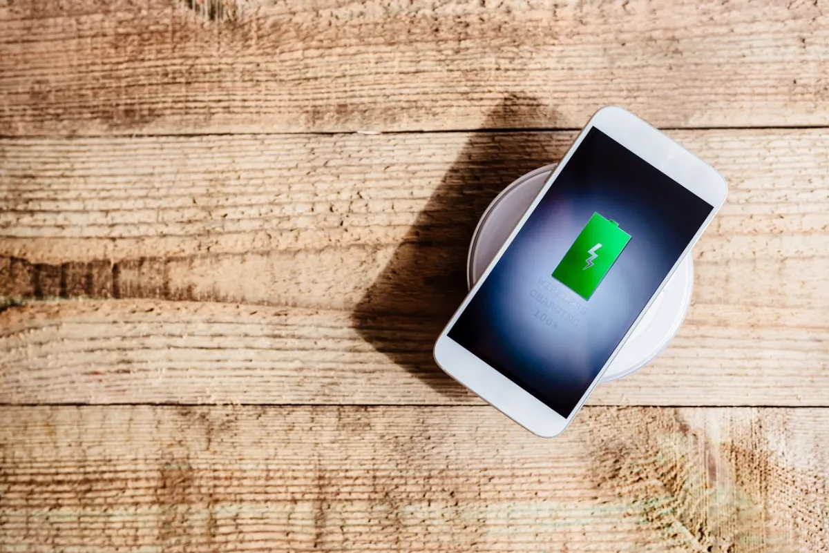 صورة تعبيرية عن شحن الهواتف النقالة