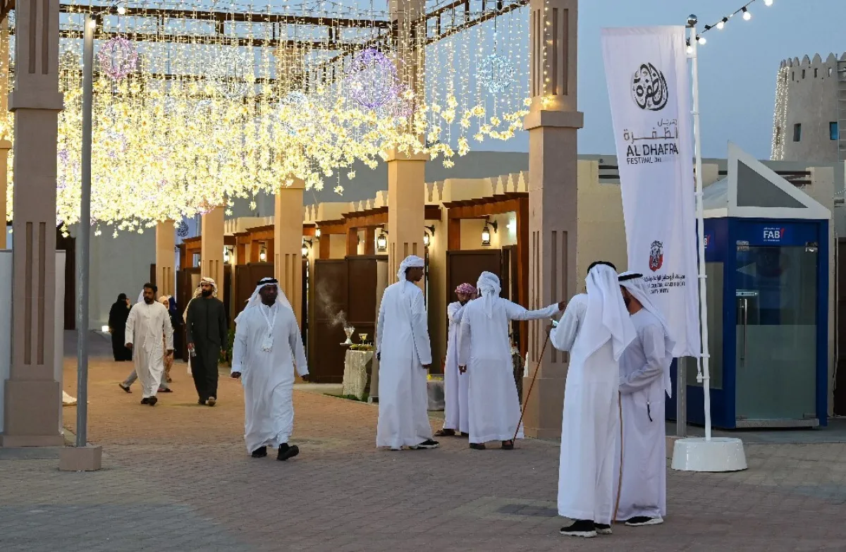 نادي تراث الإمارات يشارك في مهرجان الظفرة. الصورة من "وام"