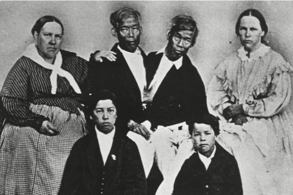 الأخوان التوأم تشانغ وإنغ 