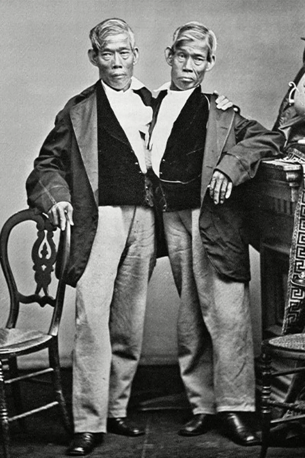 الأخوان التوأم تشانغ وإنغ 