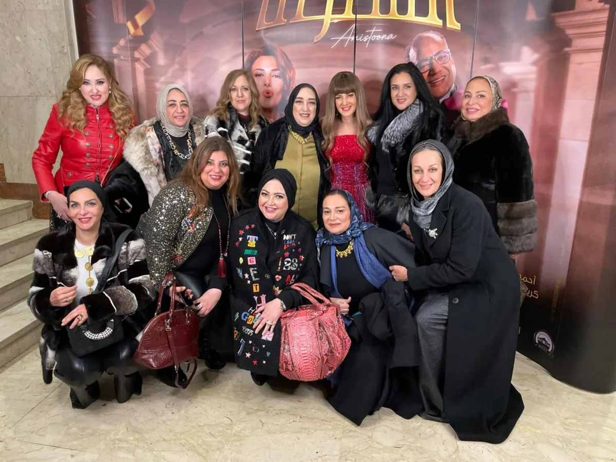 دنيا سمير غانم مع صديقات والدتها - الصورة من إدارة أعمال دنيا سمير غانم