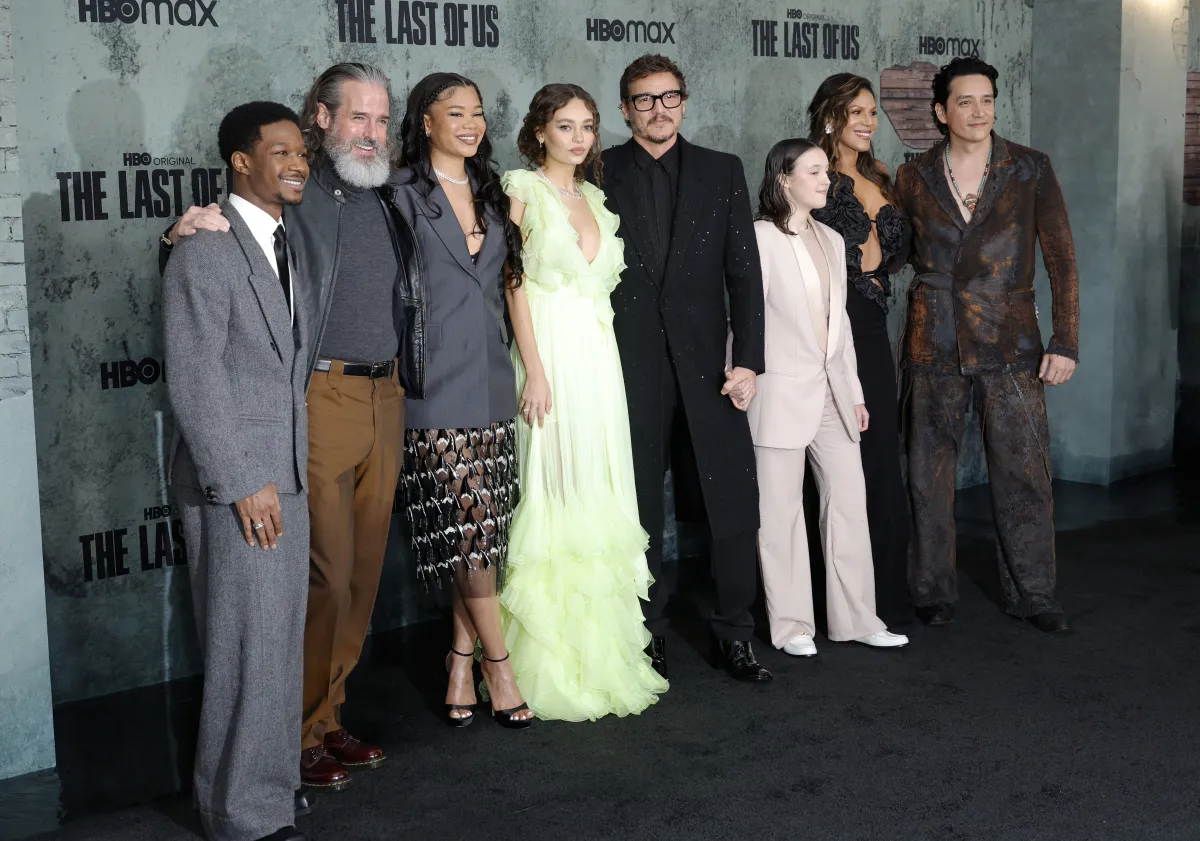 (L-R) Lamar Johnson, Jeffrey Pierce, Storm Reid, Nico Parker, Pedro Pascal, Bella Ramsey, Merle Dandridge and Gabriel Luna attend the Los Angeles Premiere of HBO's "The Last Of Us" at Regency Village Theatre on January 09, 2023 in Los Angeles, California. Frazer Harrison/Getty Images/AFP Frazer Harrison / GETTY IMAGES NORTH AMERICA / Getty Images via AFP