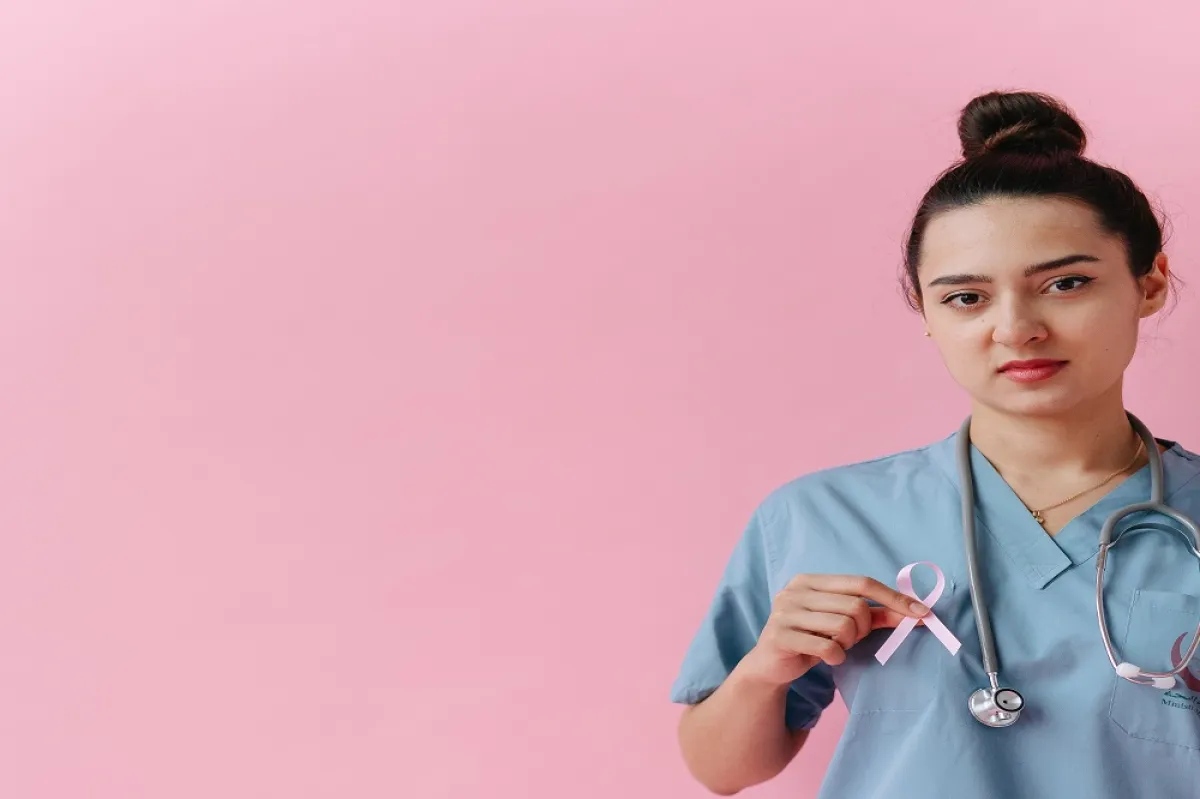 كيف تعرفين أنك مصابة بمرض سرطان الثدي؟.. علامات دالّة