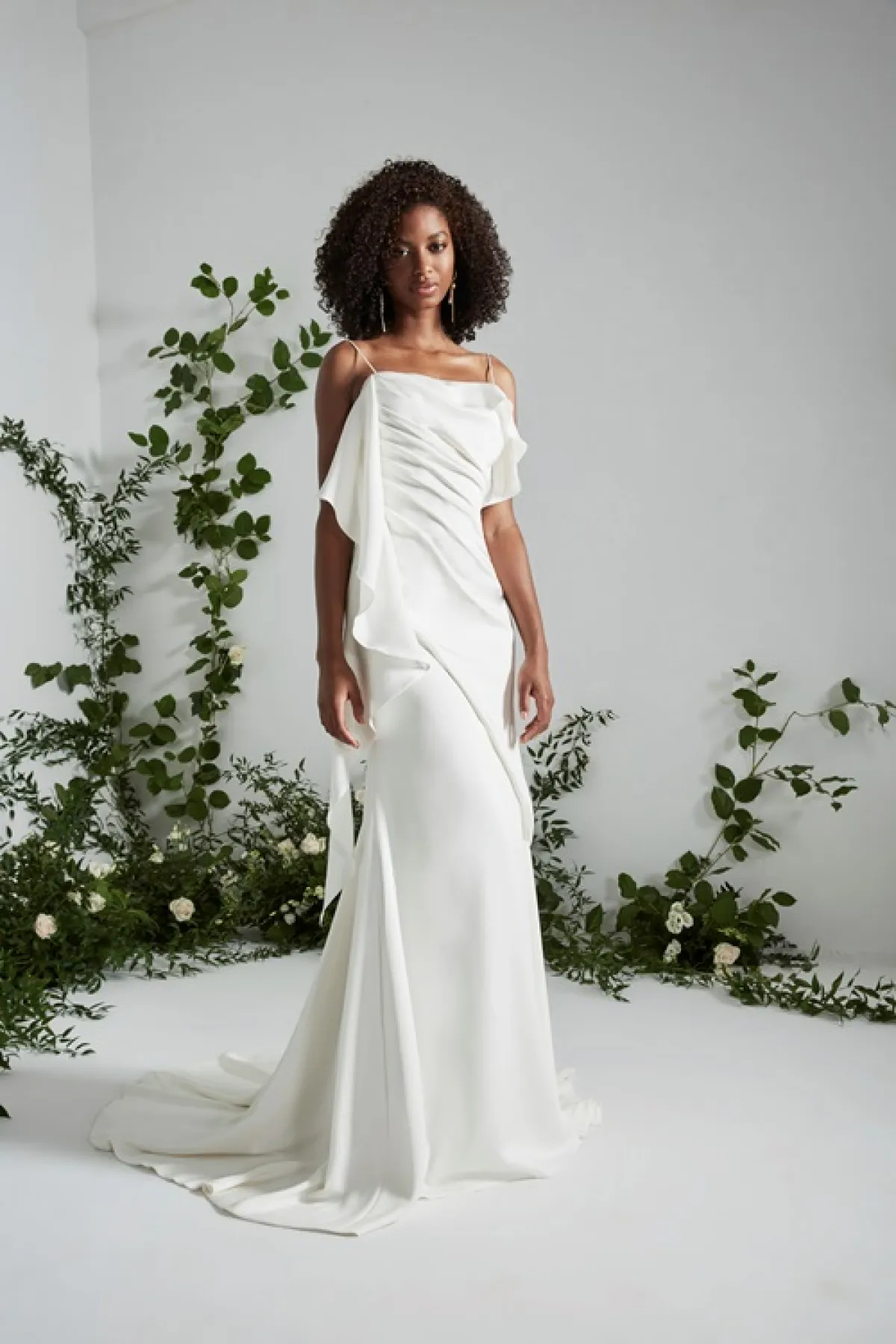 فستان زفاف لف من ثيا Theia