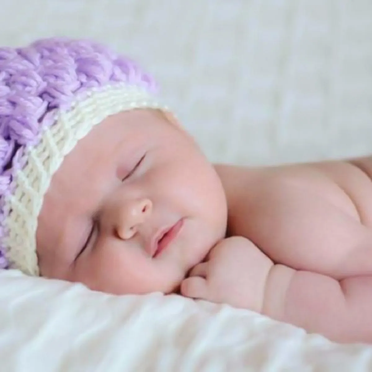 صورة لطفل رضيع نائم
