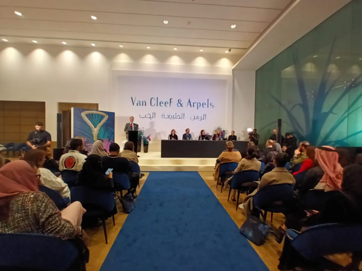 عدد كبير من المدعوين من أهل الاعلام والفن والتصميم