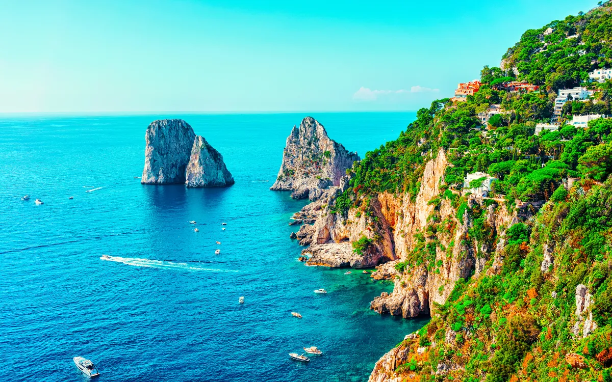 الاستمتاع بالأجواء المميزة في نابولي