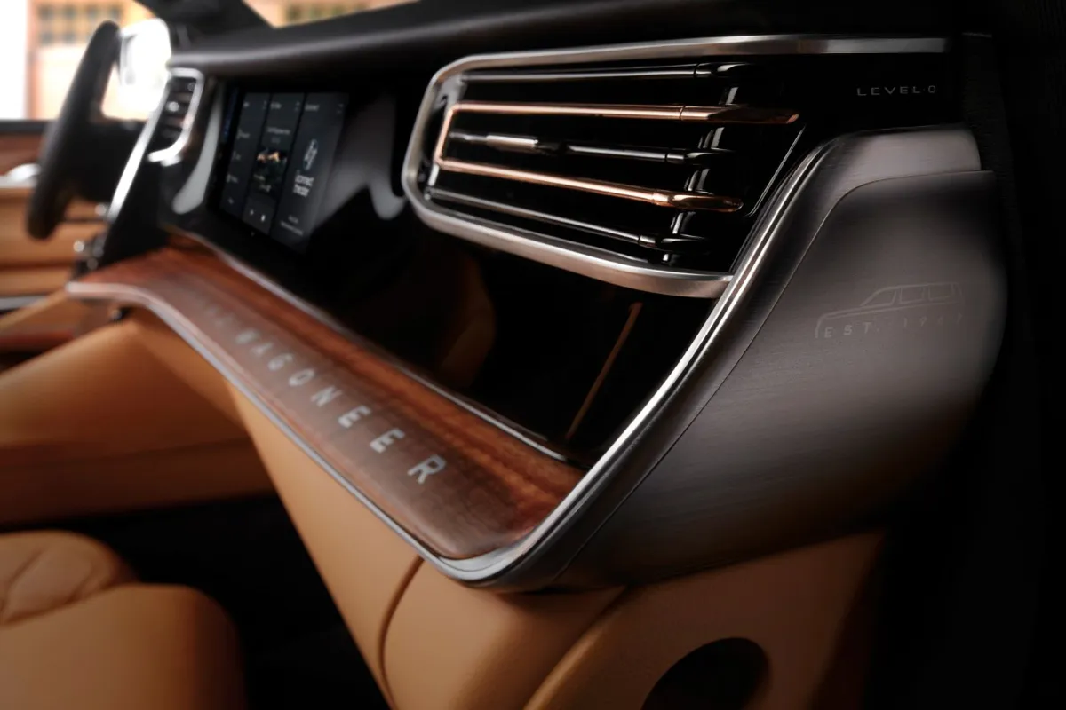 الفخامة في التصميم الداخلي لسيارة جراند واجونير