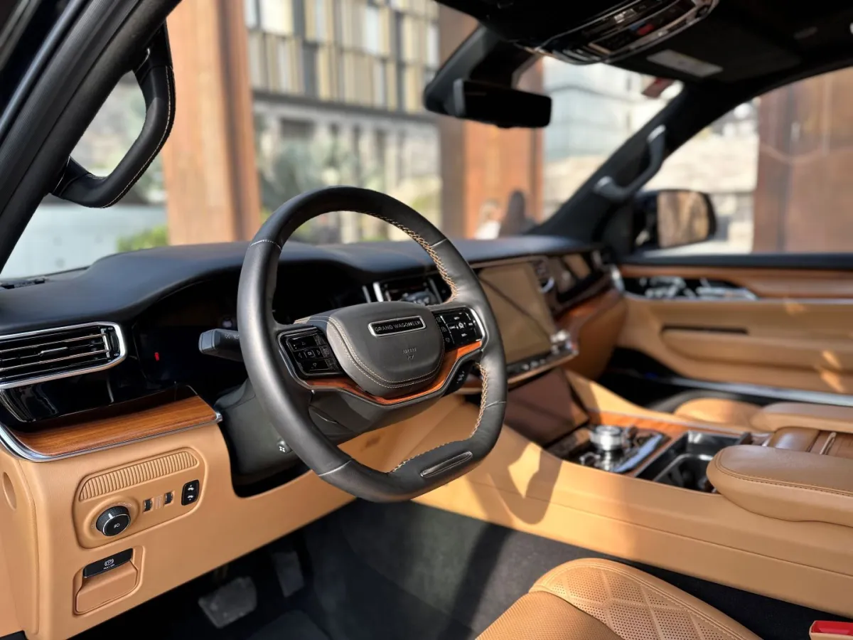 التصميم الداخلي لسيارة جراند واجونير