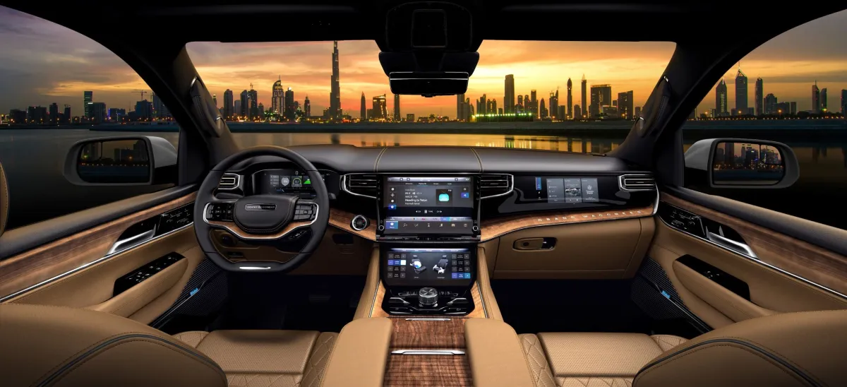 شاشات العرض الرقمية التي تصل مساحتها الإجمالية إلى 75 بوصة