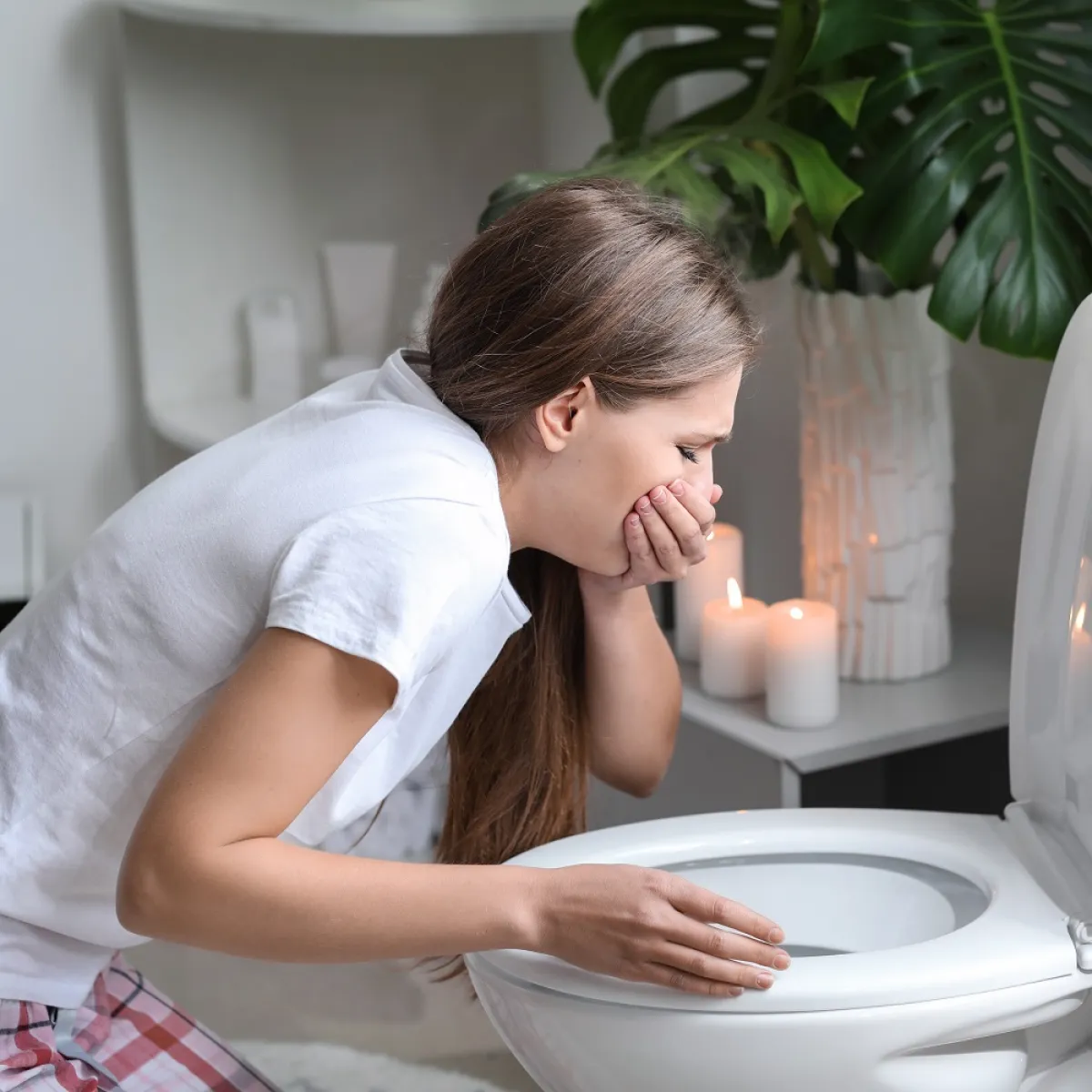 صورة لحامل تتقيأ