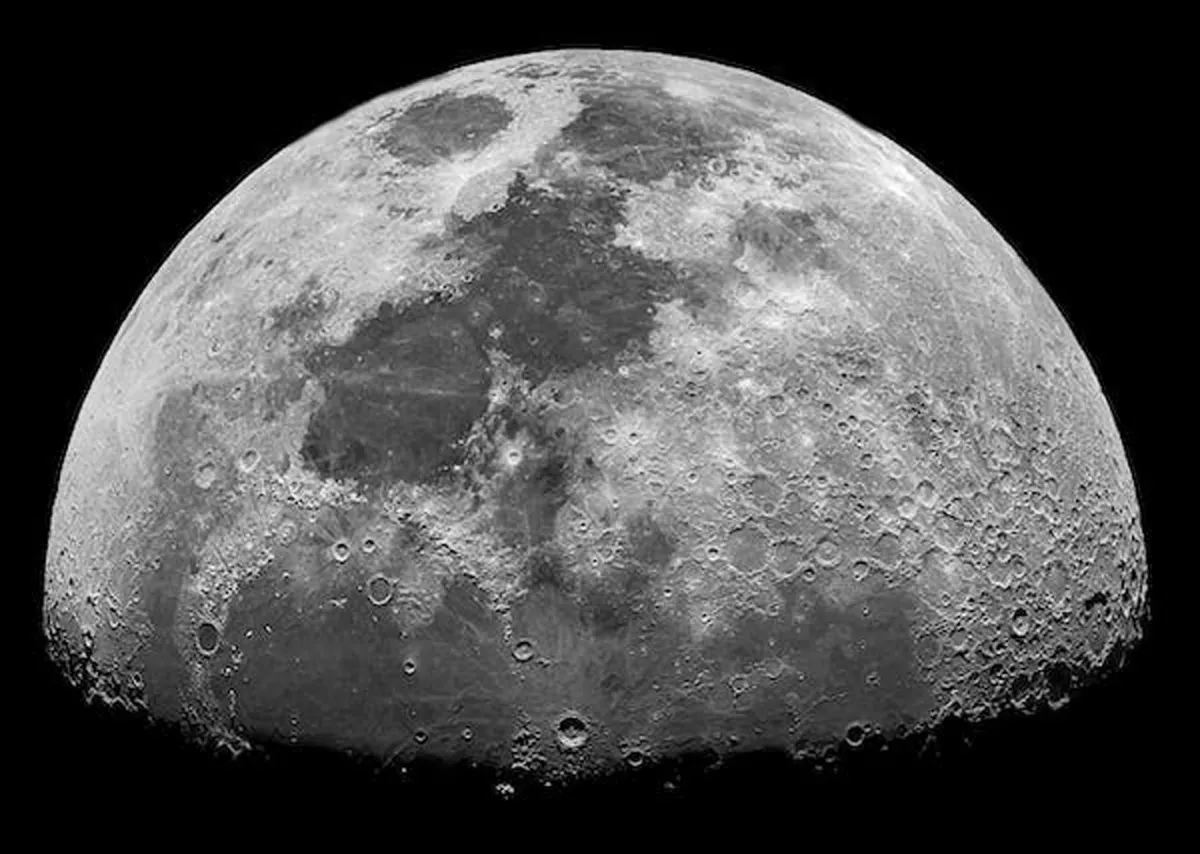 صورة جديدة مقربة لـ القمر تكشف أسراره