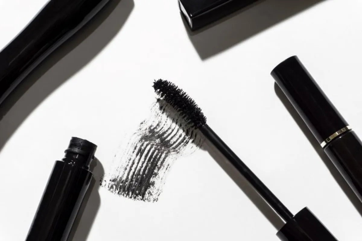 الماسكرا بديل صابون الحواجب