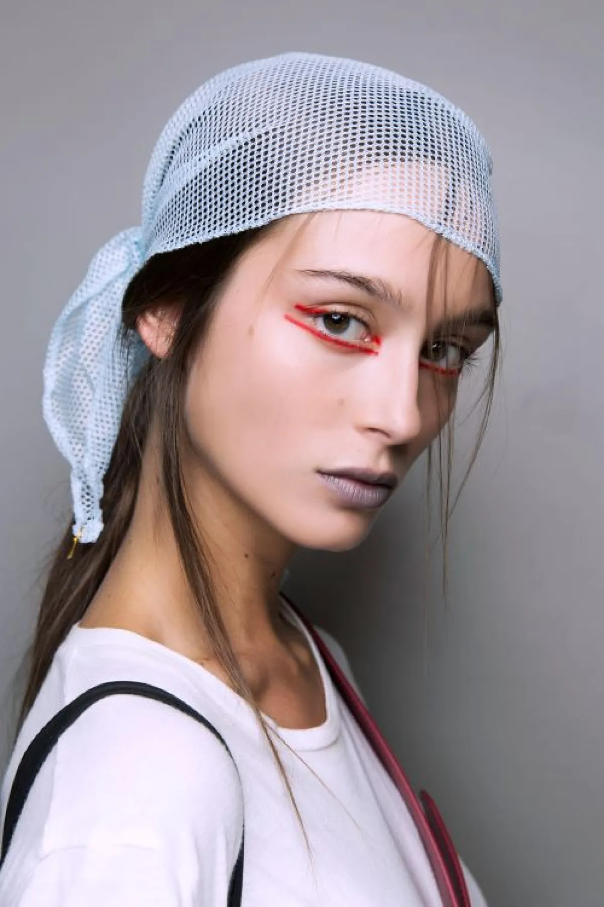 صيحات مكياج عيون أحمر