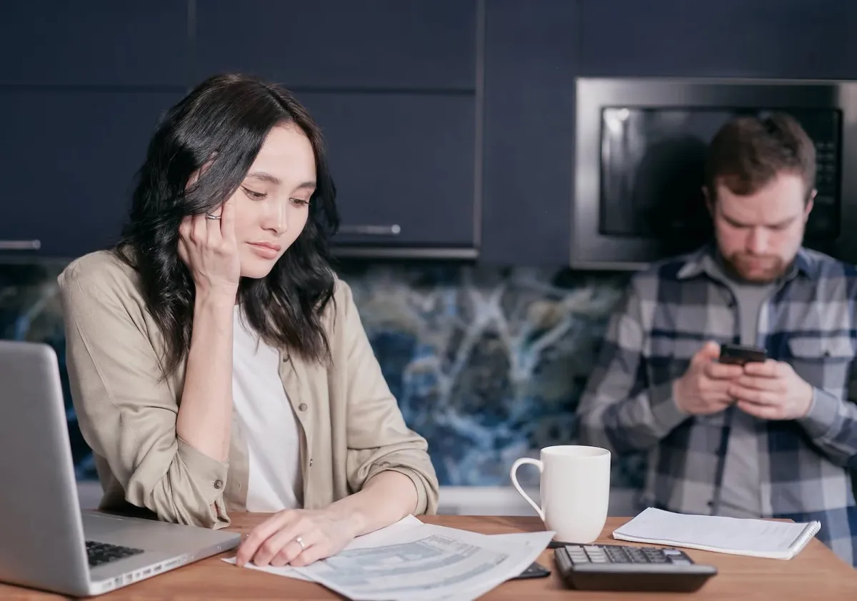 كيفية التعامل مع الزوجة العنيدة