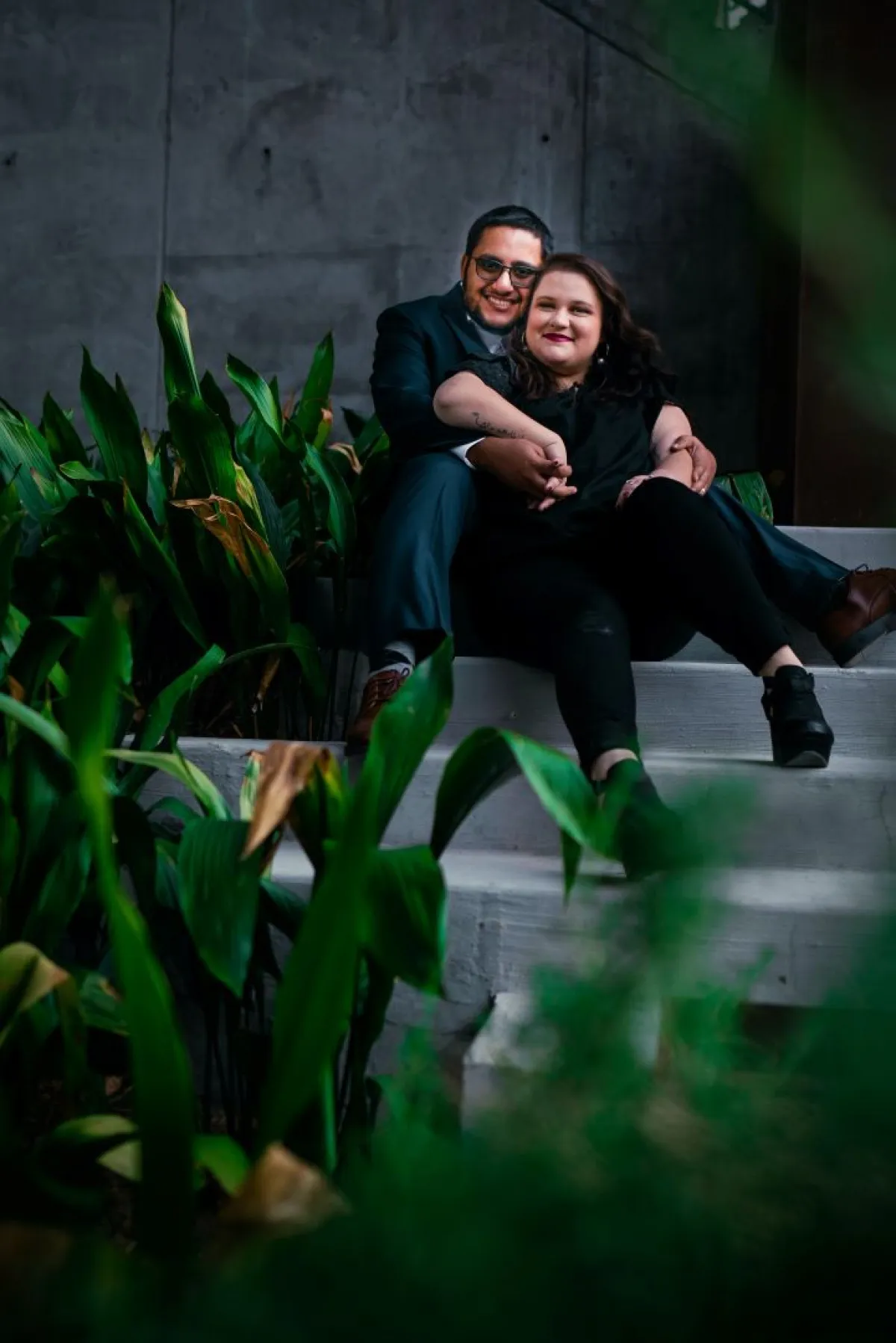 جلسة رومانسية بين خطيبين