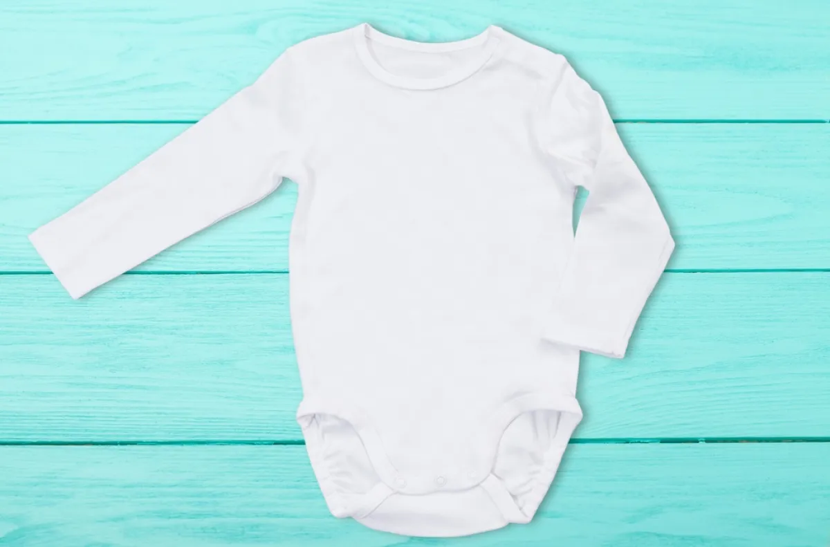 كيفية العناية بالملابس البيض المصفرة؟