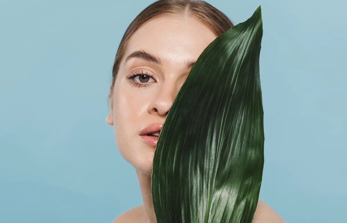 فوائد عشبة العشرق للبشرة 