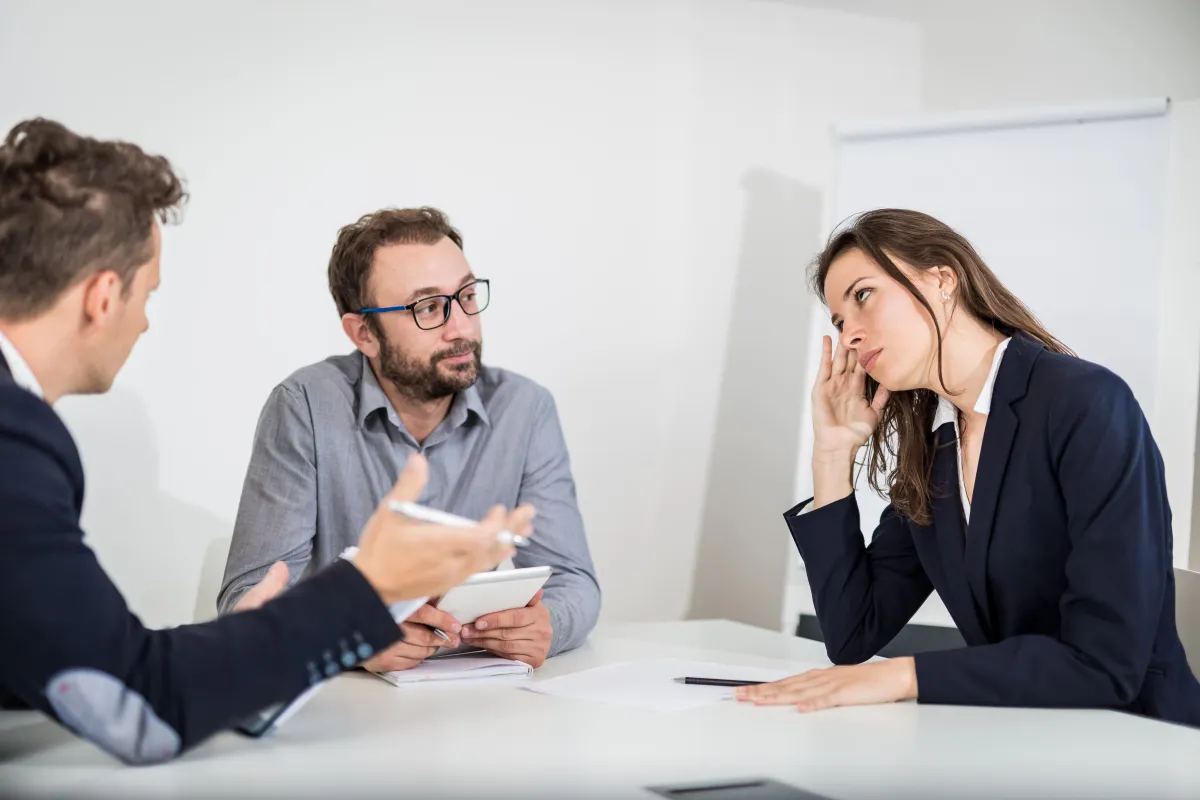 بعض المديرين يحرص على نقد الموظفين عوضًا عن تشجيعهم