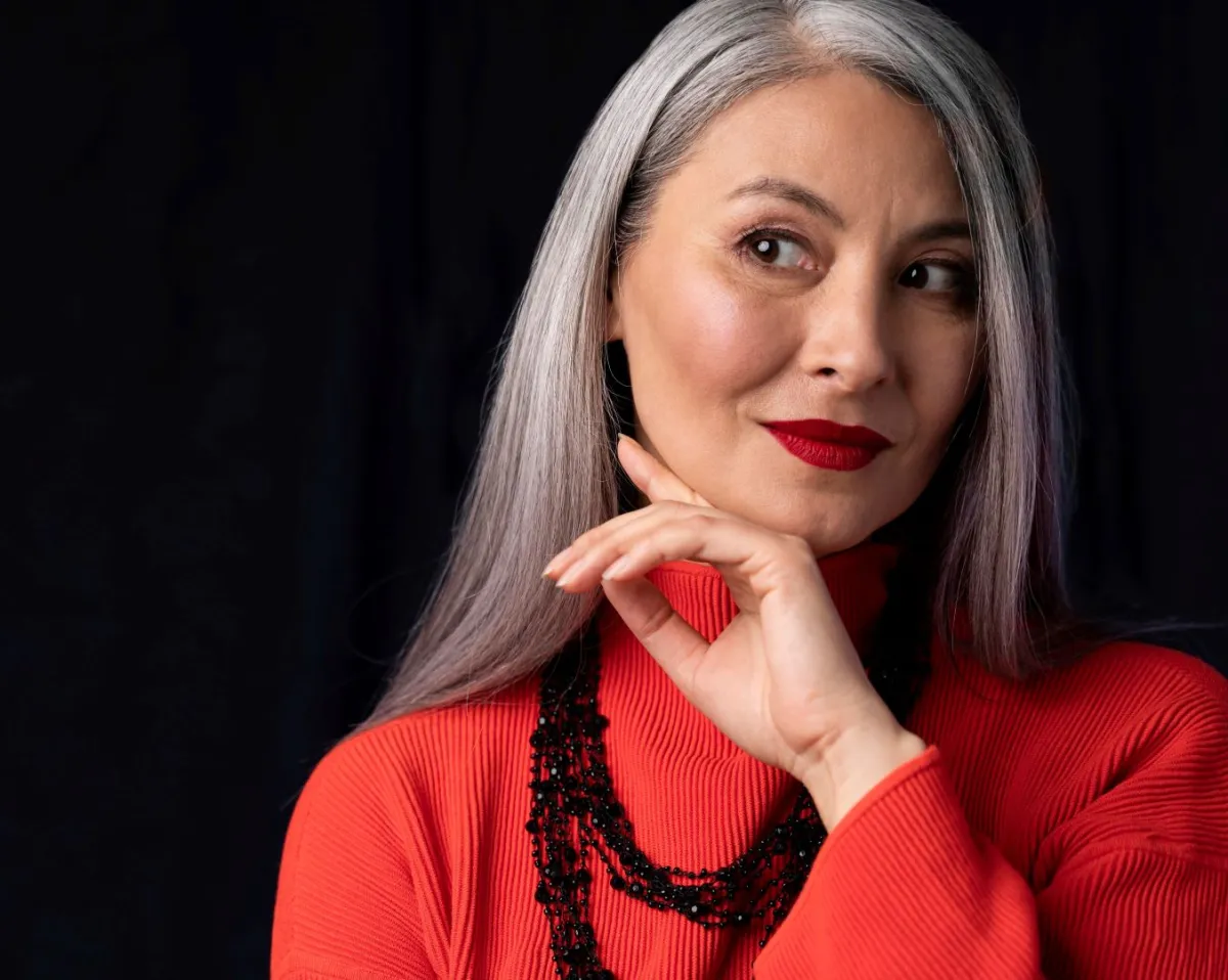 مكياج شفاه المرأة الخمسينية