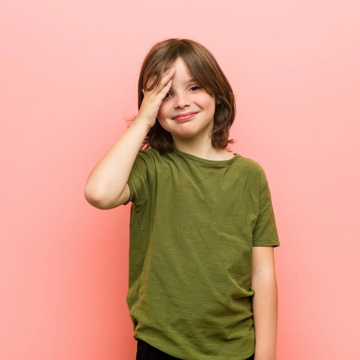 صورة لطفل خجول