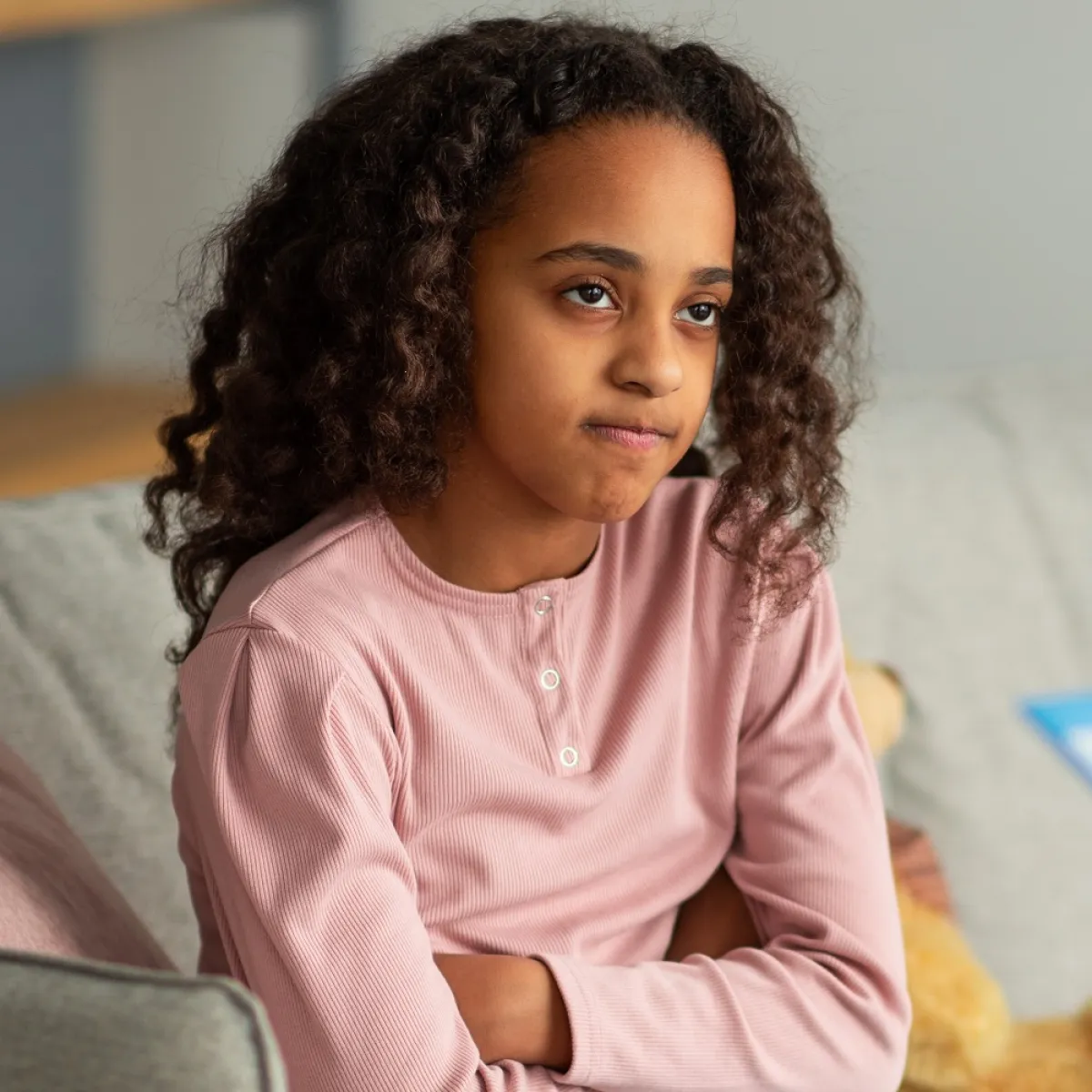 صورة لطفل غاضب متحفز