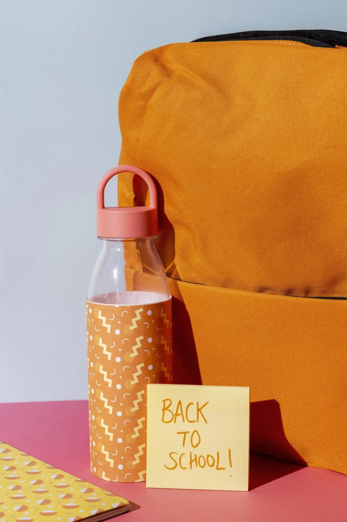 صورة لزجاجة ماء المدرسة