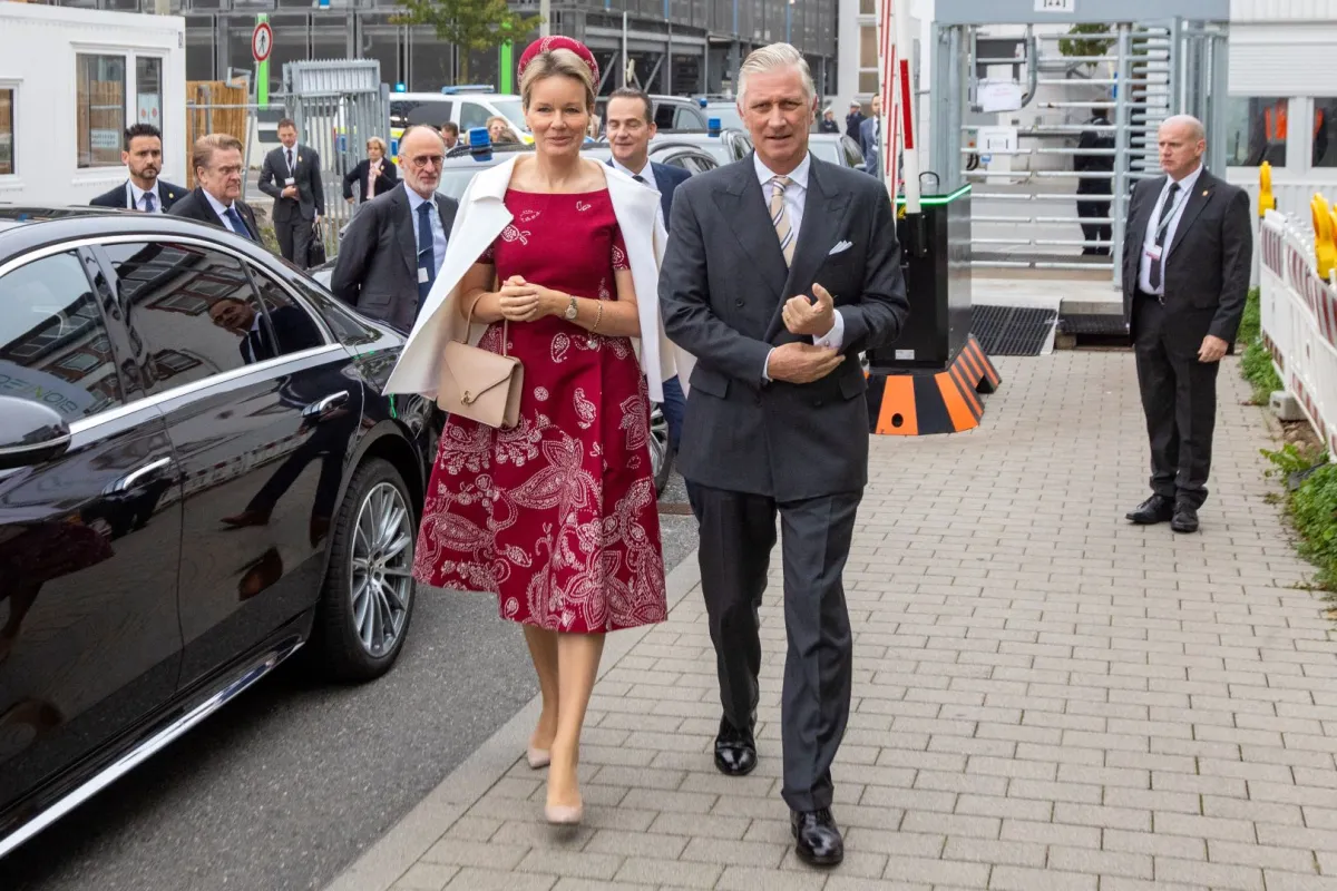 King Philippe of Belgium and Queen Mathilde of Belgium arrive for a visit to the BioNTeCH research institute in Mainz, Rhineland-Palatinate, western Germany, on October 05, 2022. ANDRE PAIN / AFP