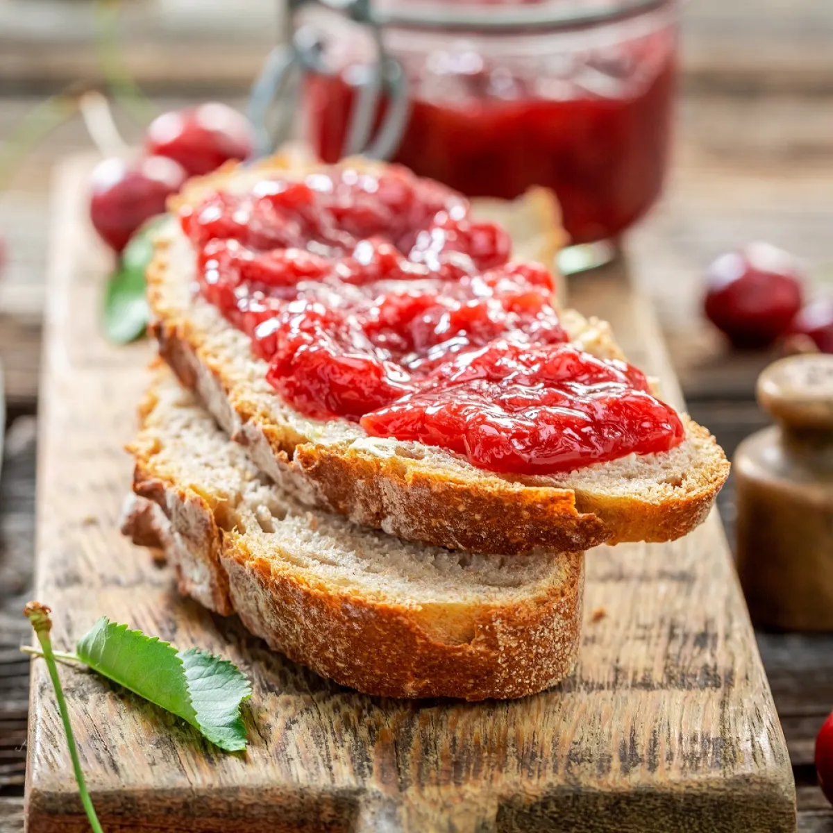 صورة للمربى على الخبز