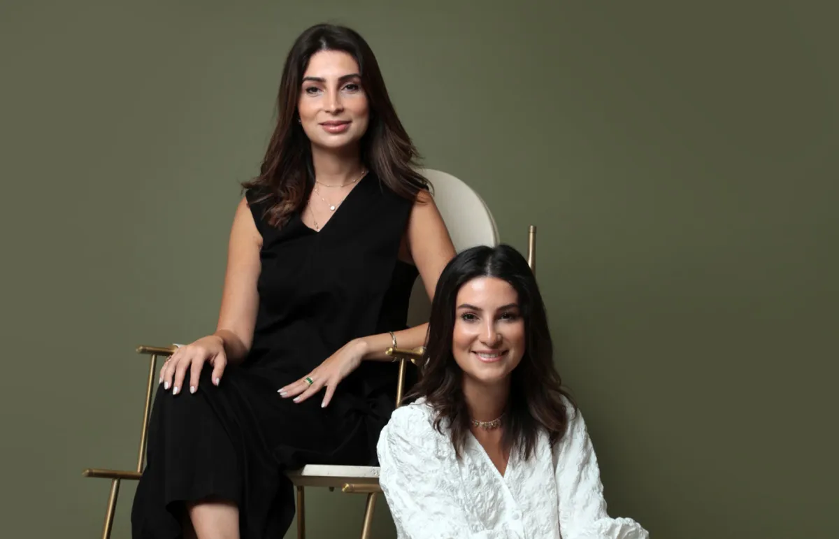 المصممتان اللبنانيتان نور وميساء صقال 