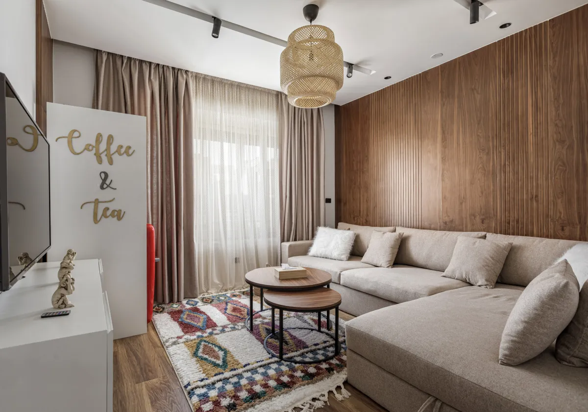 الخشب البارزة عروقه مرغوب من البعض