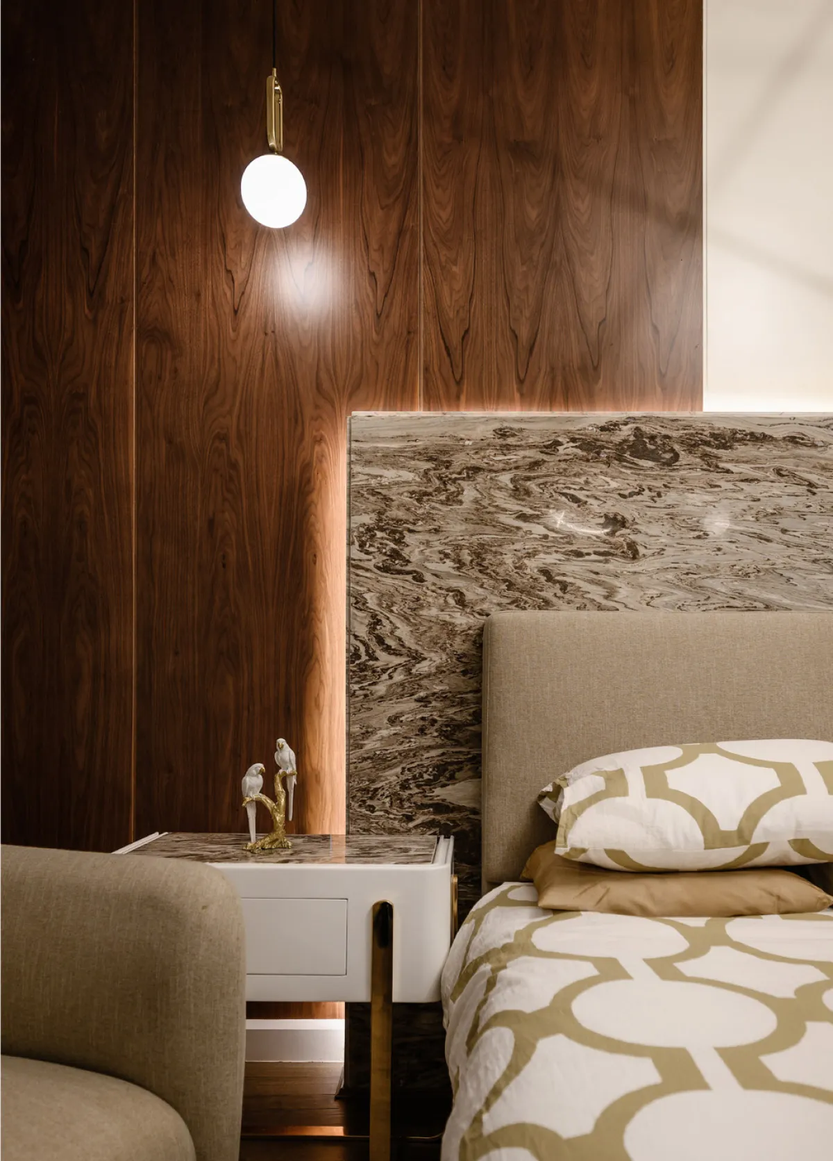 نموذج عن كيفية دمج المواد، لا سيما الخشب، ببعضها البعض في الديكور