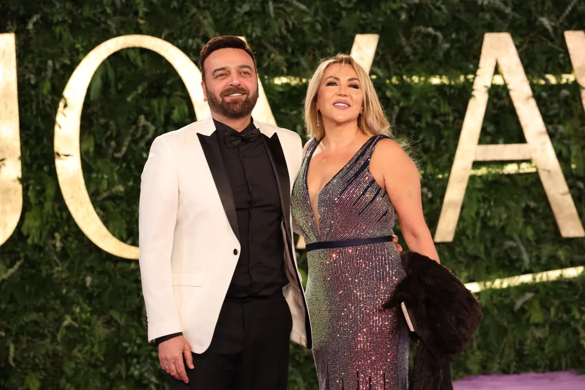 سامر المصري وزوجته-الصورة من المركز الإعلامي لموسم الرياض