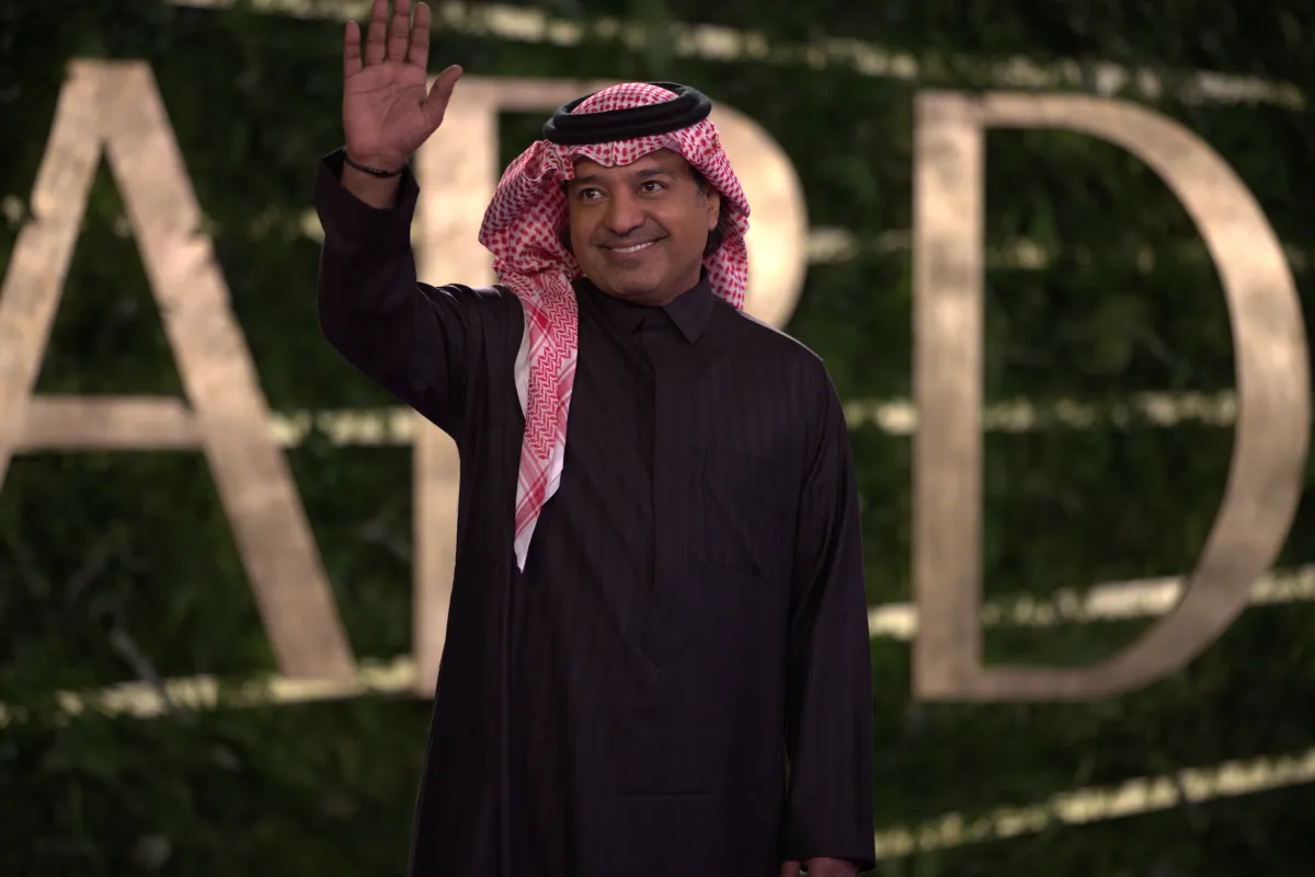 الفنان راشد الماجد يحصد جائزة صنّاع الترفيه الفخرية في حفل Joy Awards-الصورة من المركز الإعلامي لموسم الرياض