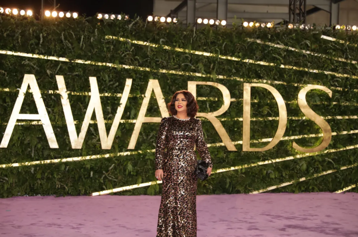 الفنانة نوال الكويتية تحصد جائزة صنّاع الترفيه الفخرية في حفل Joy Awards- الصورة من المركز الإعلامي لموسم الرياض