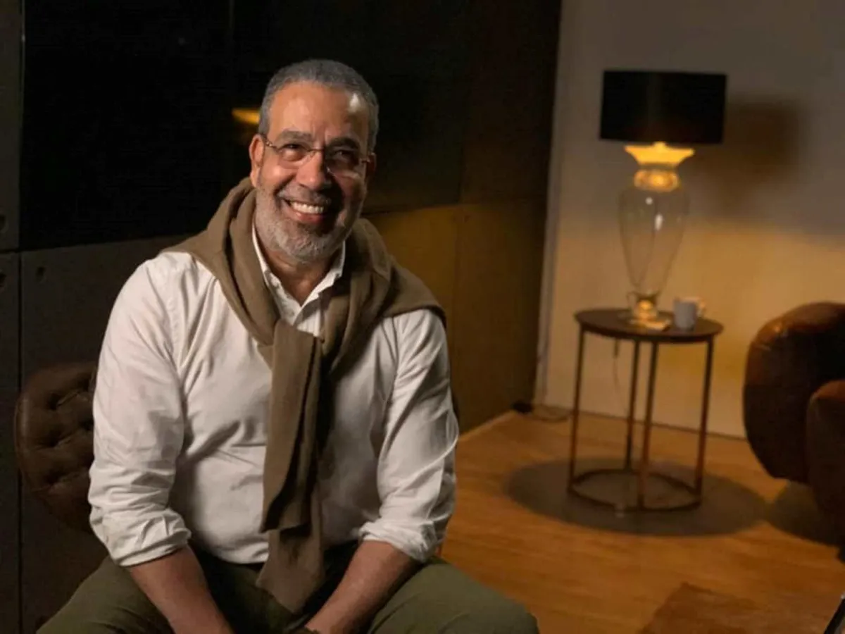 مدحت العدل - الصورة من صفحته الرسمية على الفيس بوك