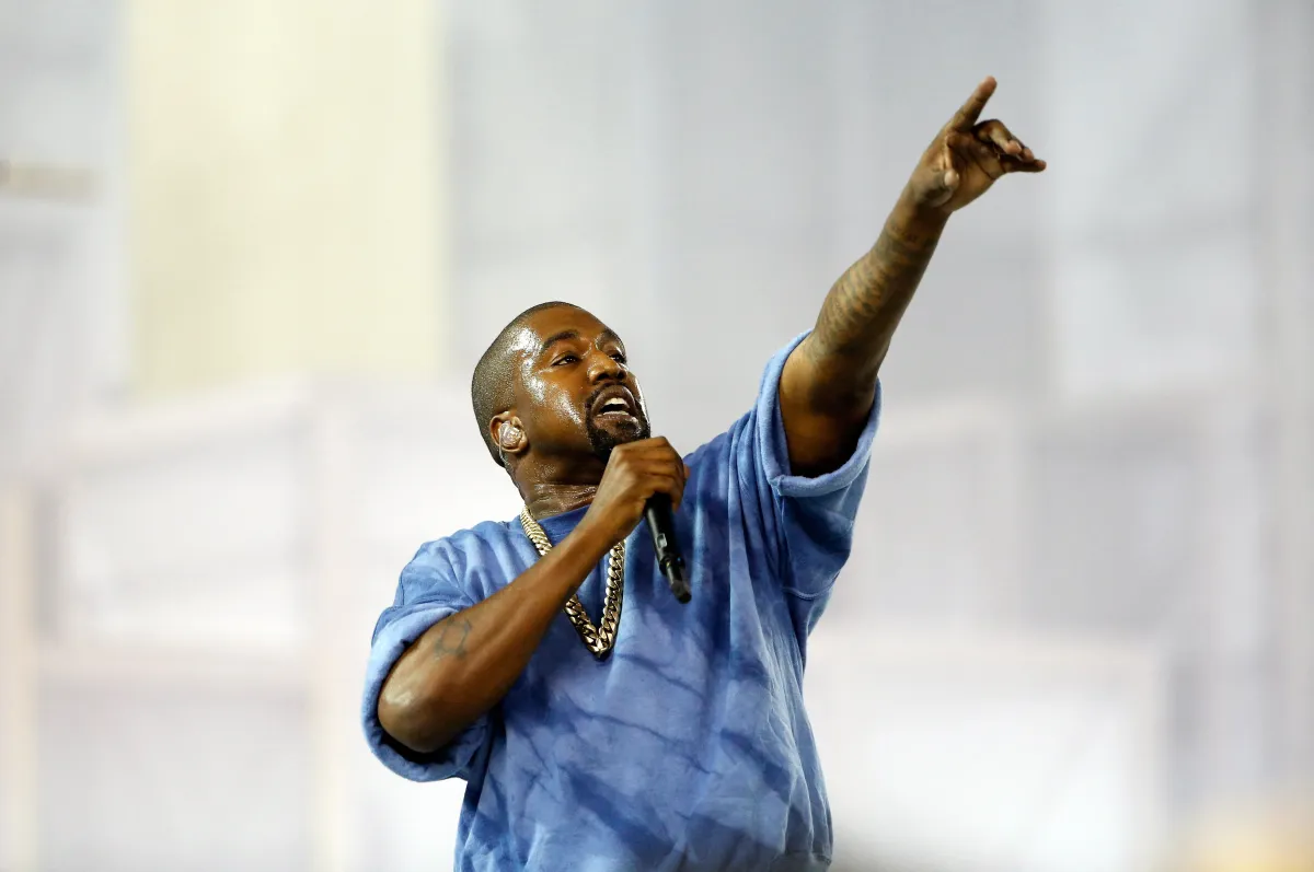  Kanye West preforms during the closing ceremony on Day 16 of the Toronto 2015 Pan Am Games on July 26, 2015 in Toronto, Canada.  EZRA SHAW / GETTY IMAGES NORTH AMERICA / Getty Images via AFP