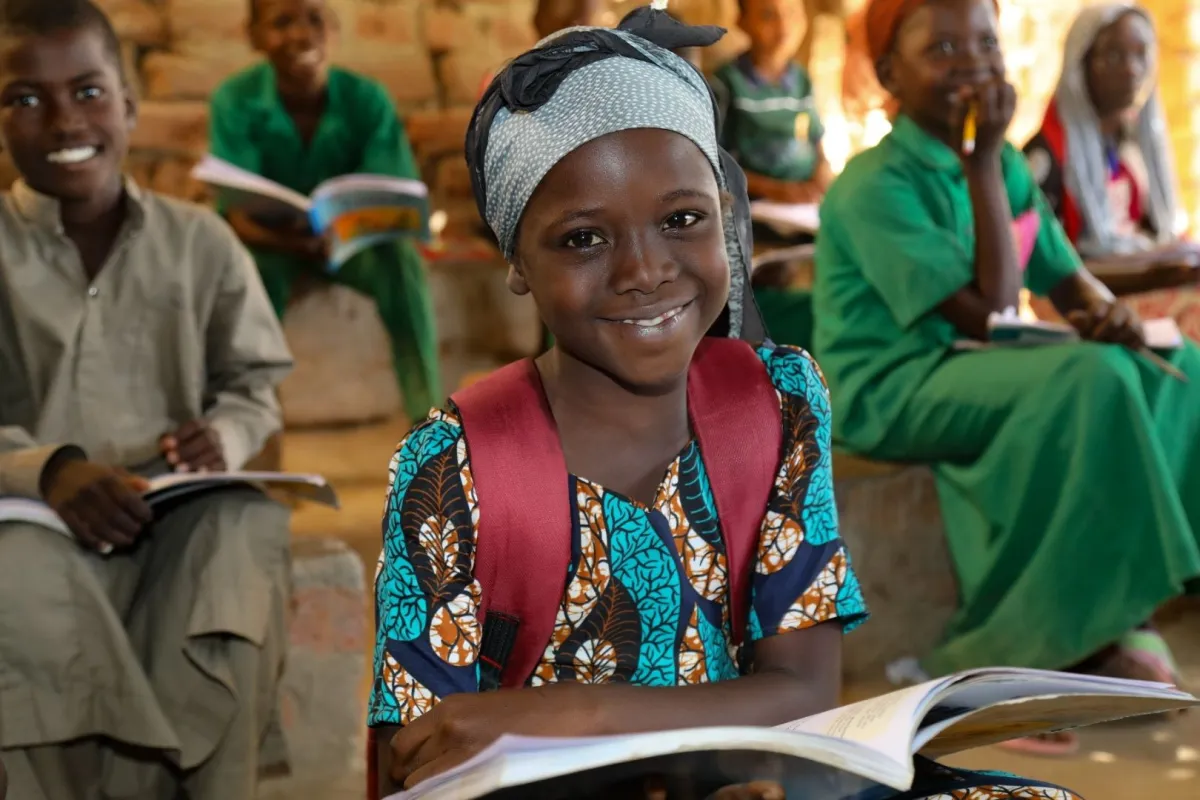 أطفال يتعلمون فى المدرسة