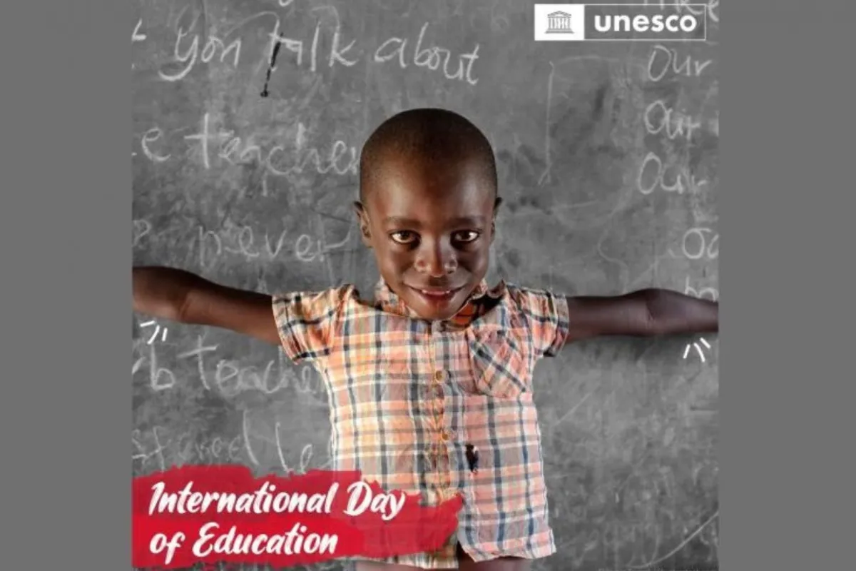 أطفال يتعلمون فى المدرسة                 