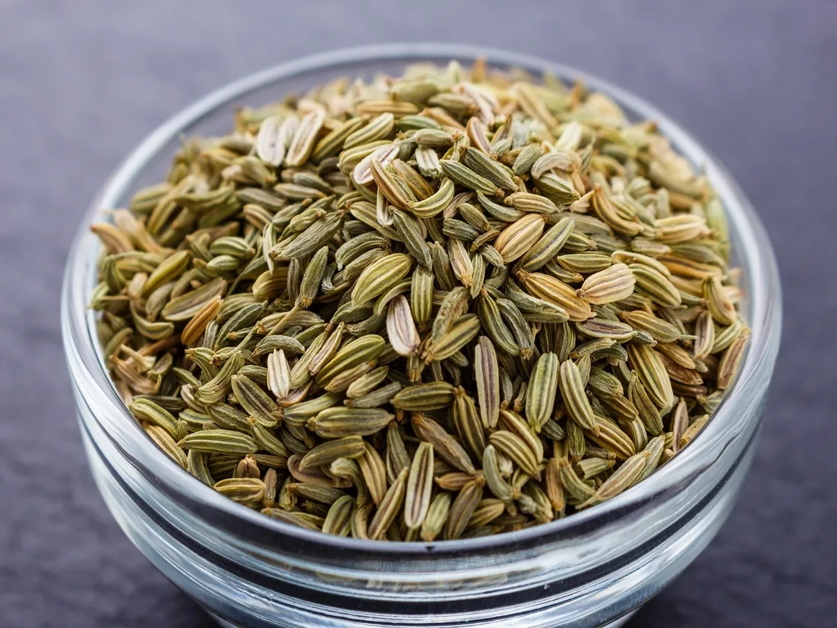 صورة لطبق يحتوي على بذور الشمر