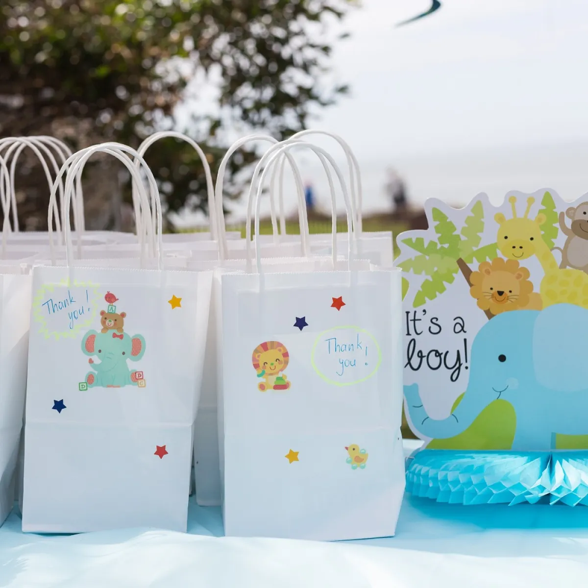 صورة لطاولة خاصة بالولد